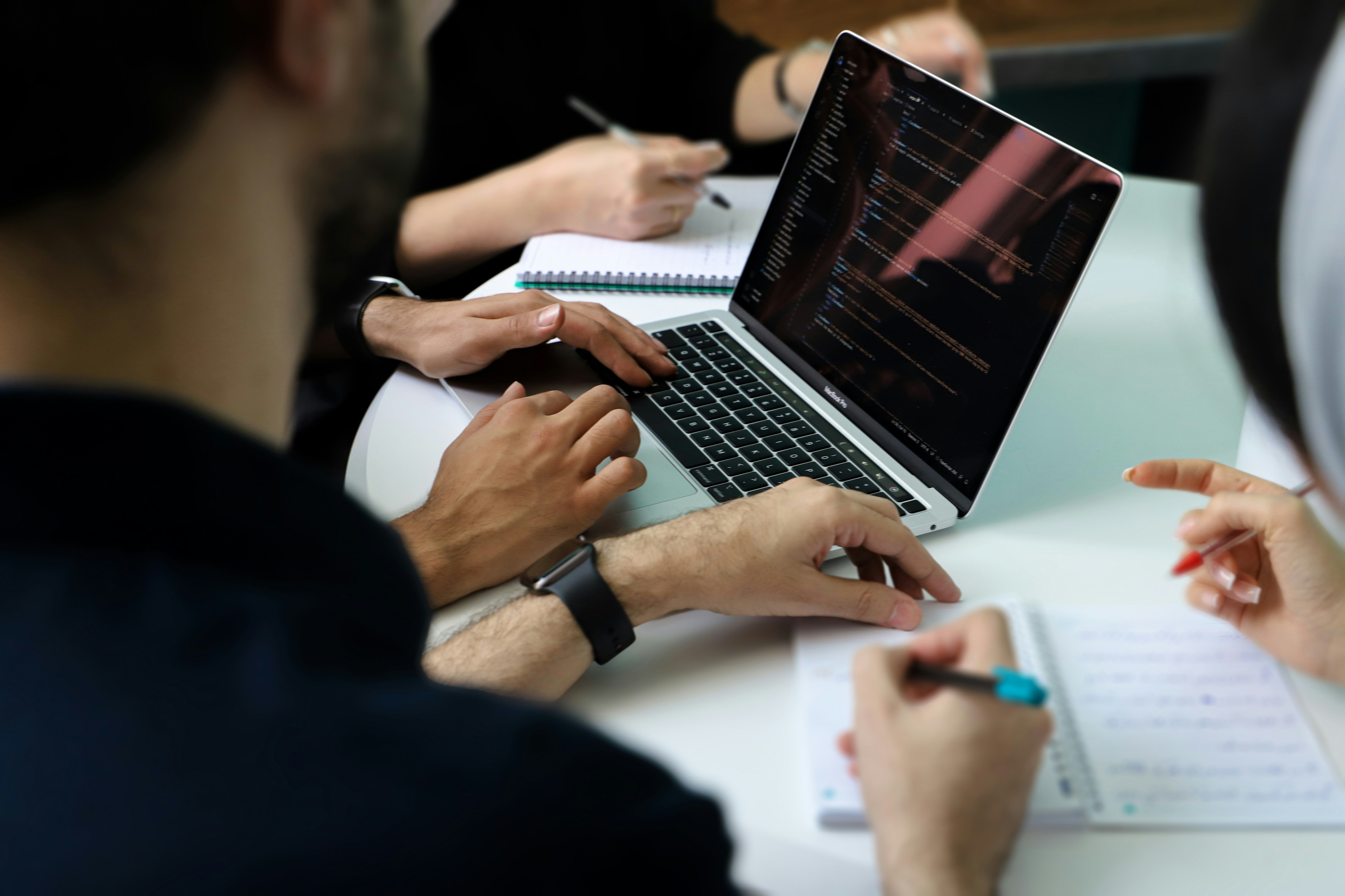 Personas trabajando